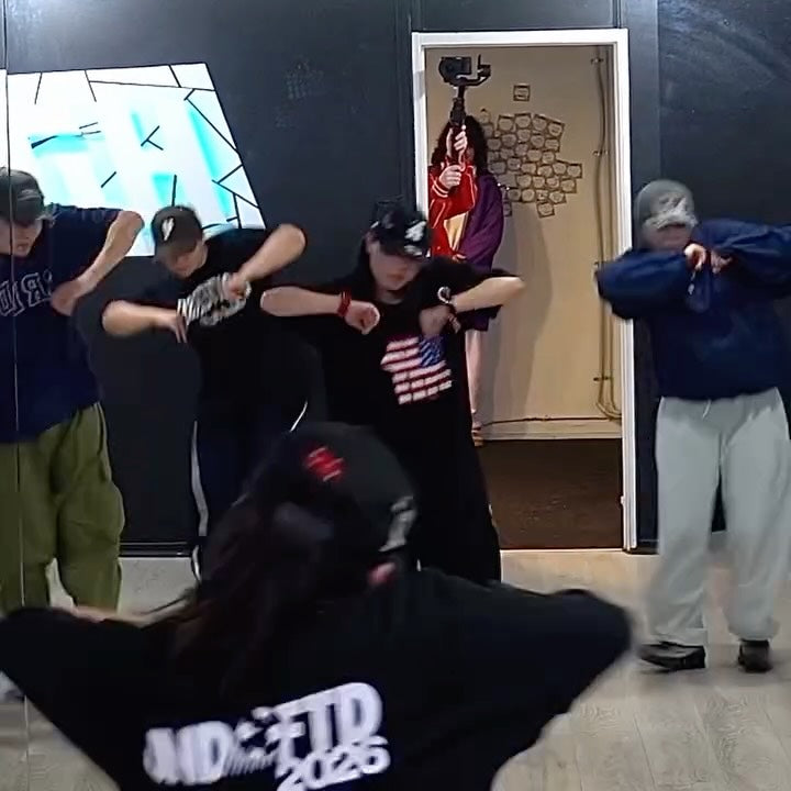Group choreography in the HIT studio